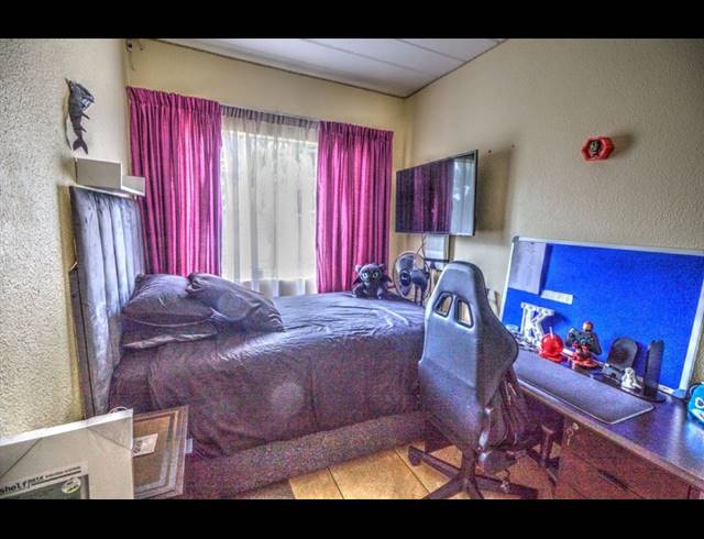 2 BEDROOM APARTMENT BLOCK FOR SALE IN KEMPTON PARK EXT 4